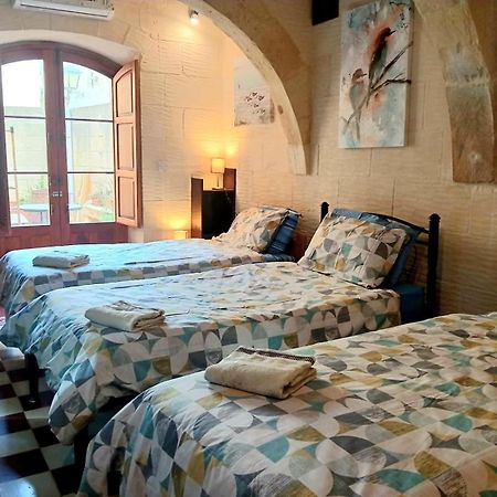 Ta Majsi Farmhouse With Indoor Heated Pool San Lawrenz Exteriör bild