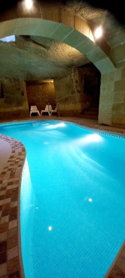 Ta Majsi Farmhouse With Indoor Heated Pool San Lawrenz Exteriör bild