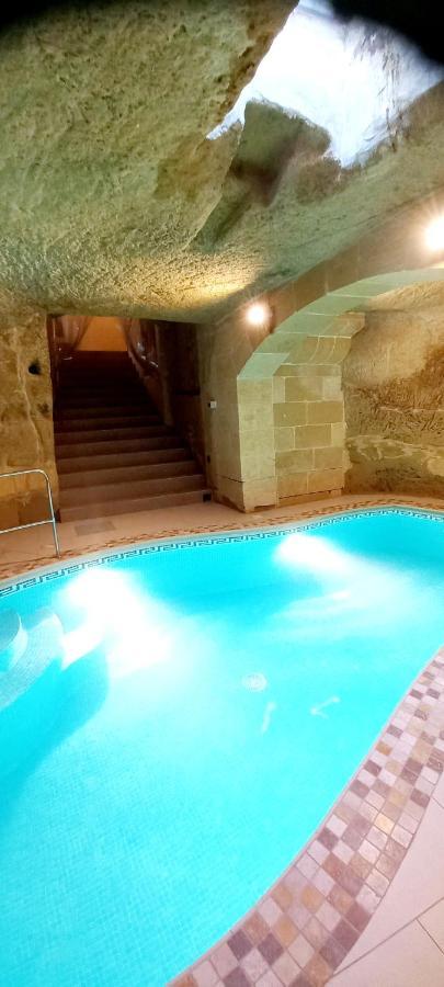 Ta Majsi Farmhouse With Indoor Heated Pool San Lawrenz Exteriör bild