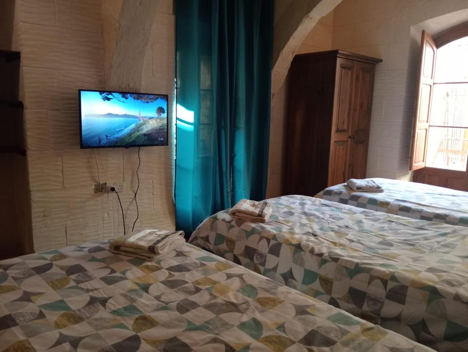 Ta Majsi Farmhouse With Indoor Heated Pool San Lawrenz Exteriör bild